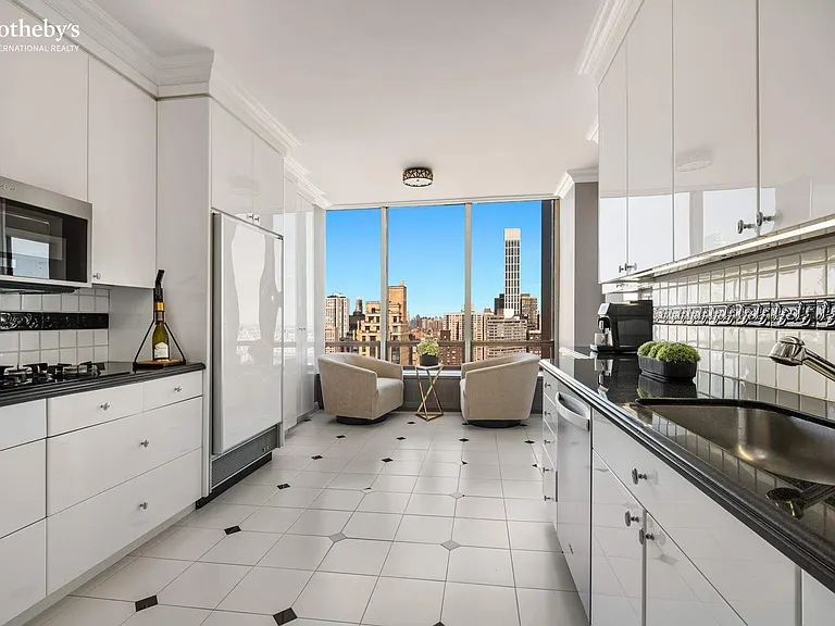 860 United Nations Plz #Penthouse 37/38b — Photo 6