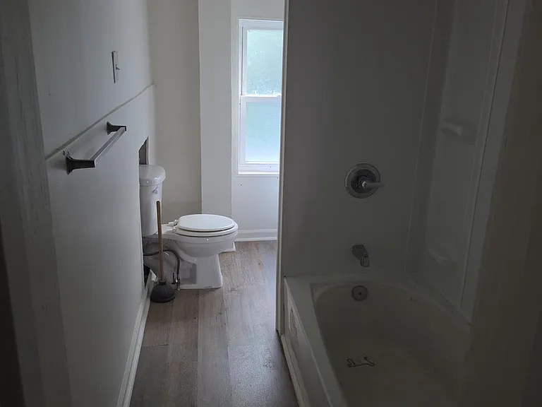 243 E Valley Rd — Photo 10