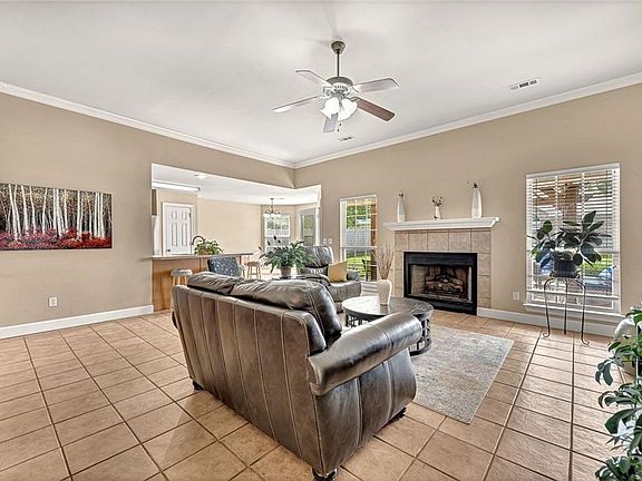 5th image of 2046 Pine Woods Rd