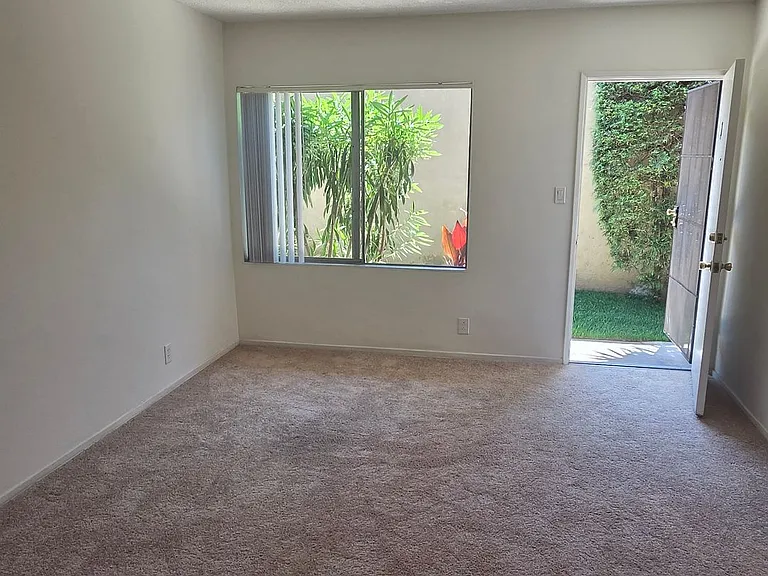 1015 E 4th St #21 — Photo 7