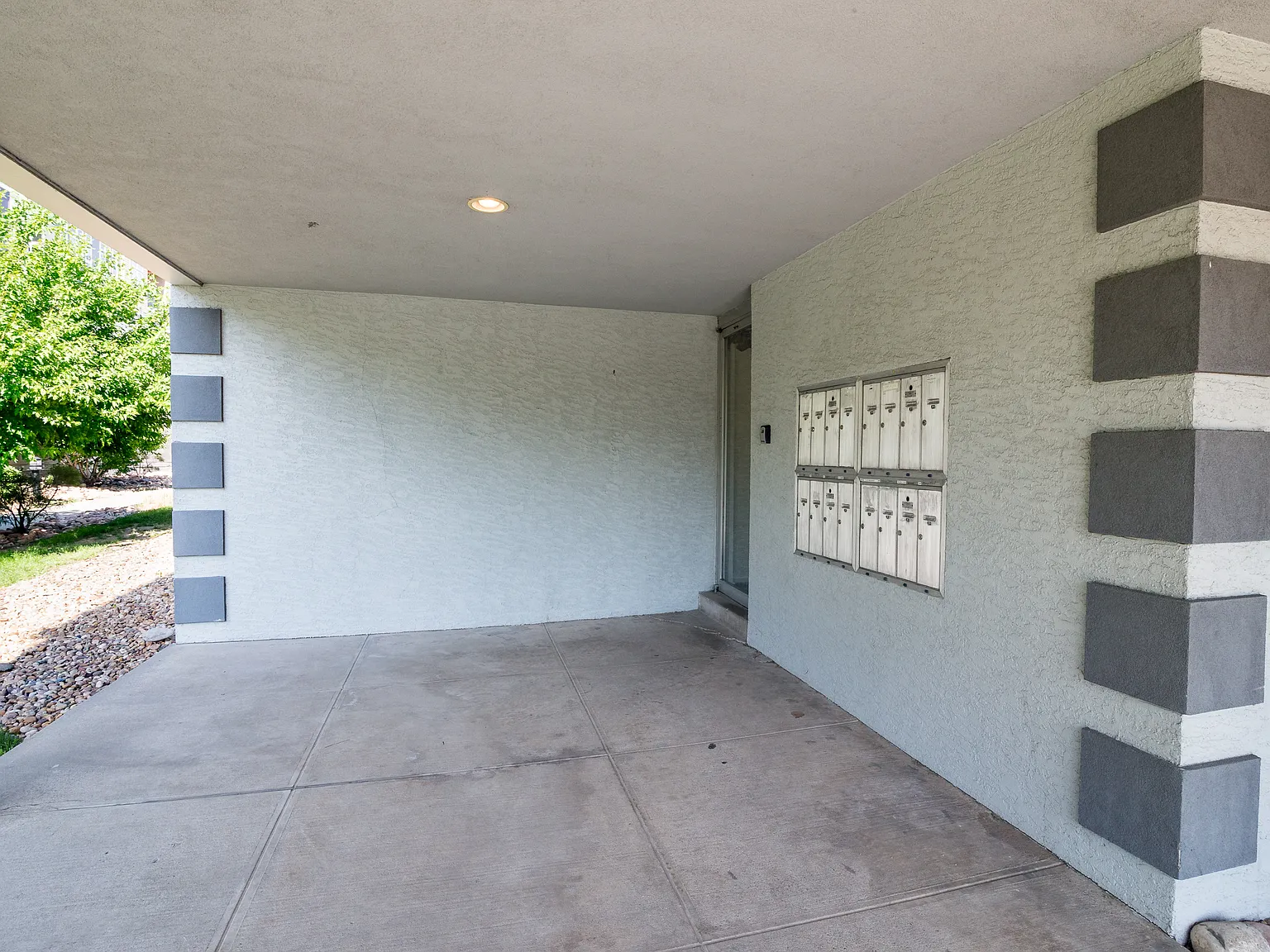 University 16 — Photo 3