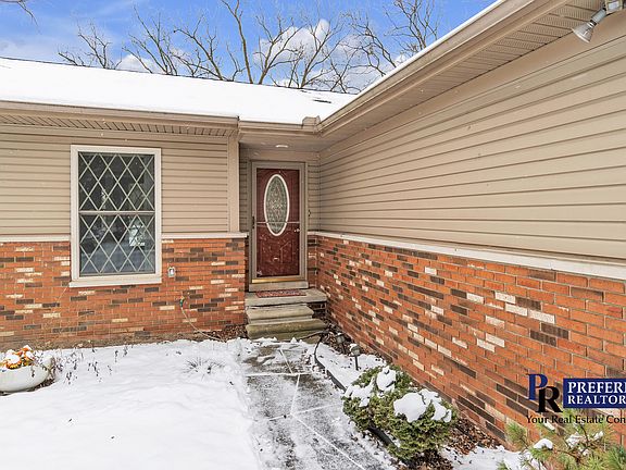 4th image of 15042 Beatrice St