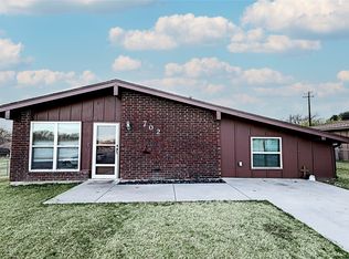 702 Decatur St, Bowie, TX 76230