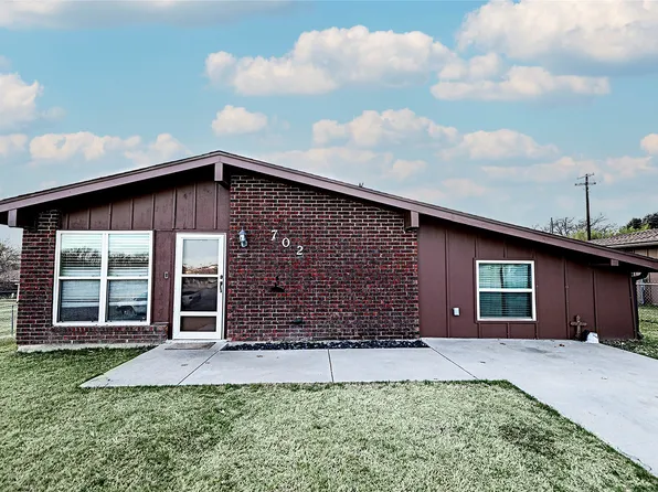 702 Decatur St, Bowie, TX 76230