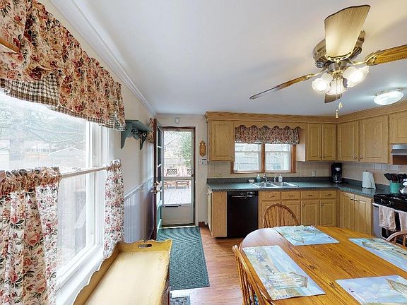 5th image of 49 Cornell Dr