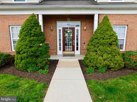 4th image of 303J Willrich Cir #303J