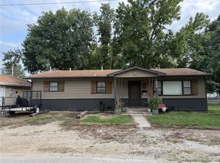 301 E 17th St, Chanute, KS 66720