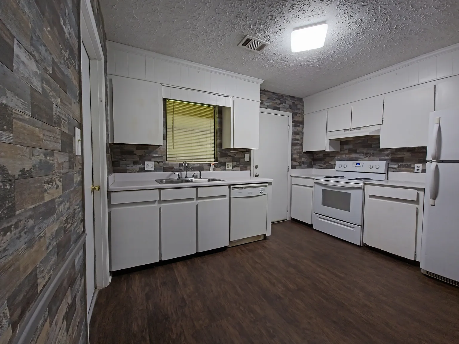 1806 Overlook Flats - 16 — Photo 3