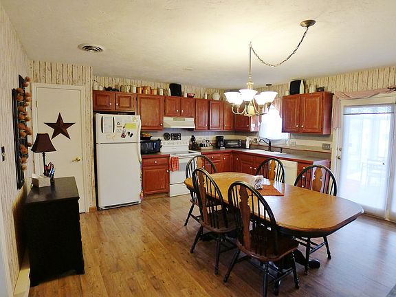 4th image of 245 Riverview Dr