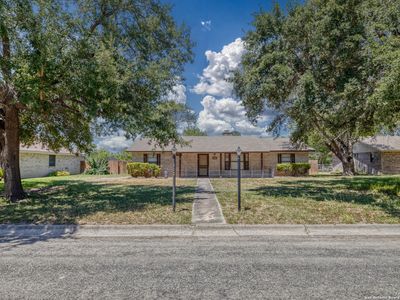 112 N Bluebonnet, Uvalde, TX, 78801