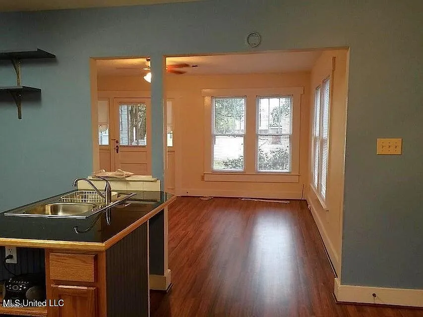 2 bed, 1.0 bath, 1240 sqft, $1,450 — Photo 4