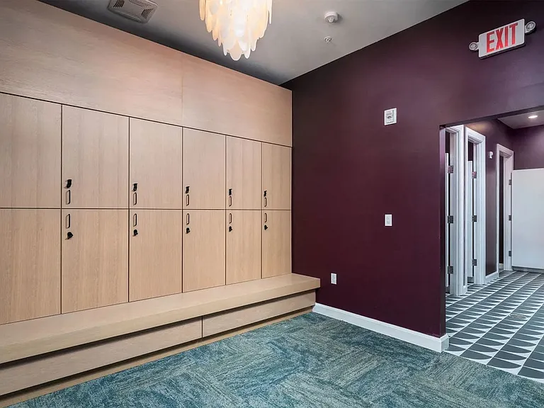 Skytop Apartments — Photo 16