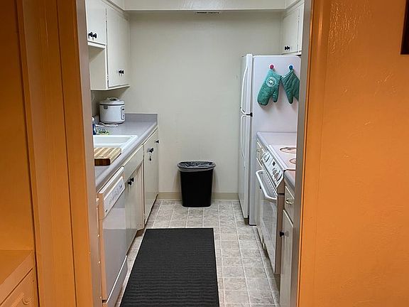 5th image of 1140 Herbert Ave #D