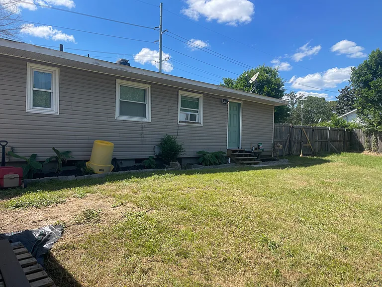 2229 Ireland Dr — Photo 22