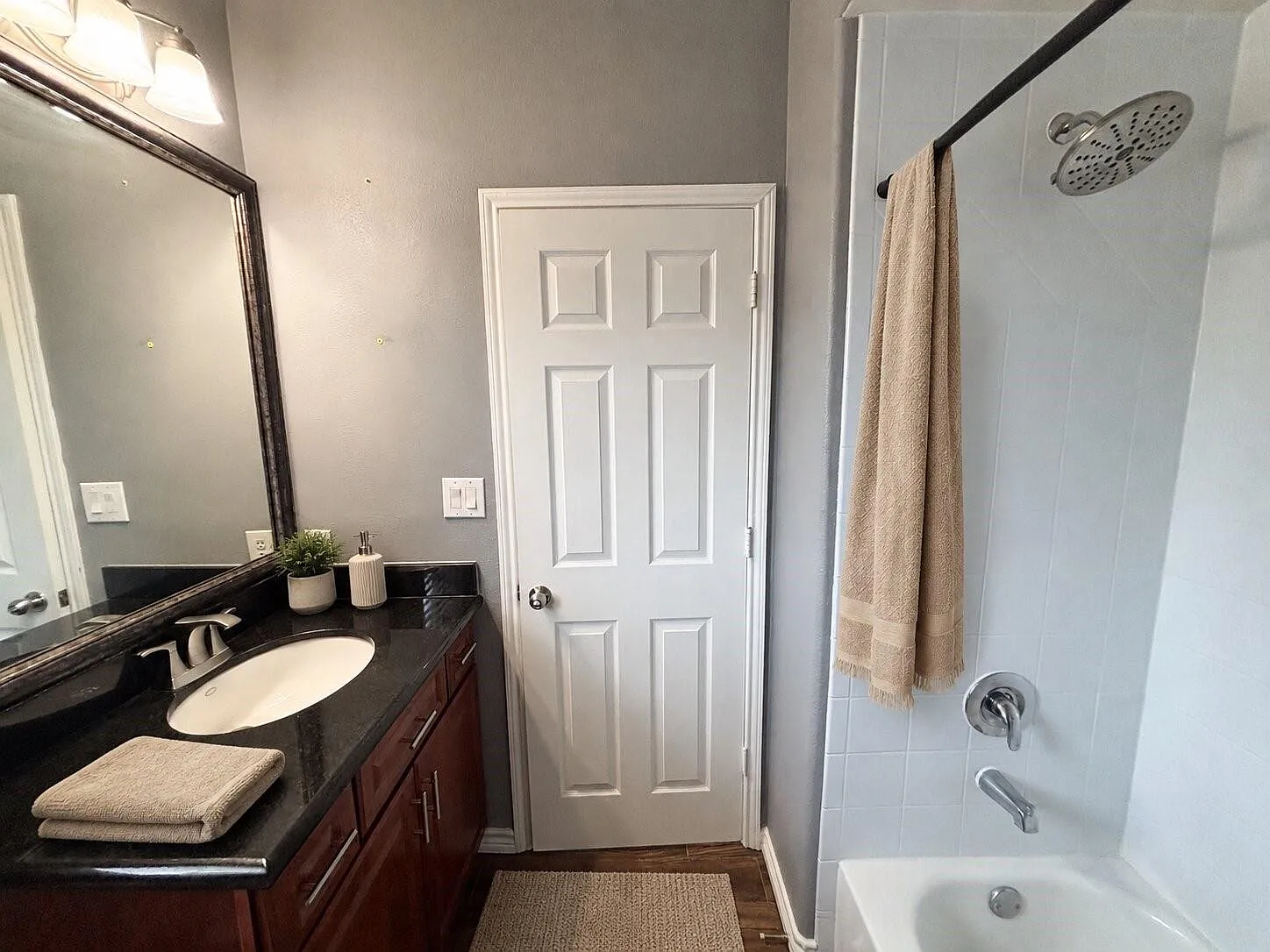 2 bed, 2.5 bath, 1340 sqft, $1,870 — Photo 3