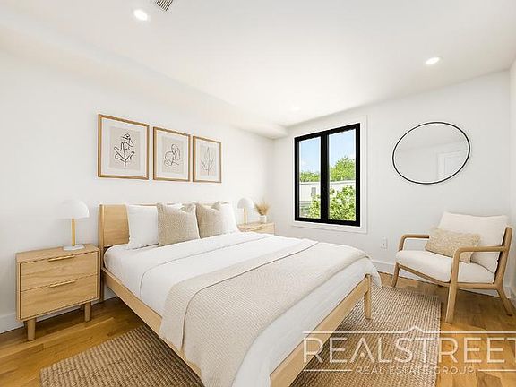 3rd image of 569 Kosciuszko St #2