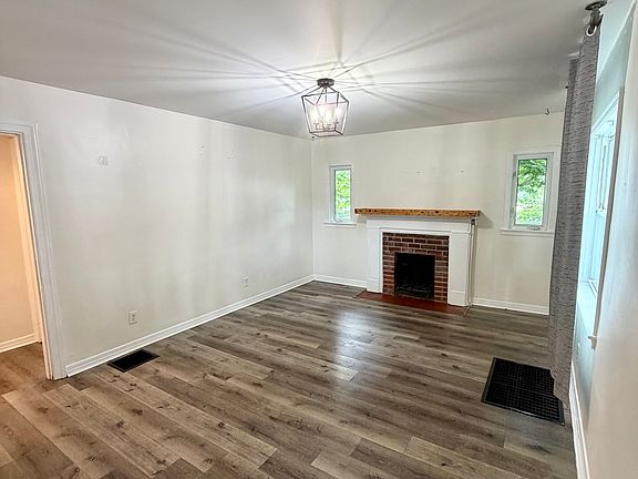 5th image of 216 Main St