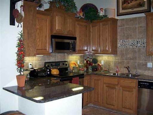 4th image of 952 PARKVIEW #0