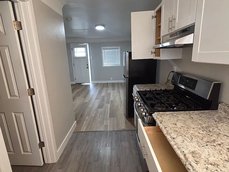 Garden City Flats — Photo 20