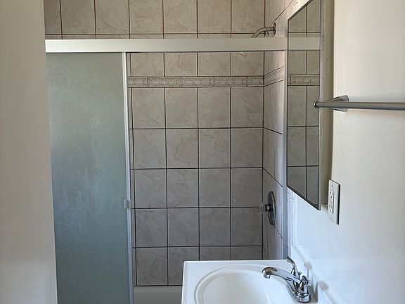 3rd image of 1323 N Mariposa Ave #2
