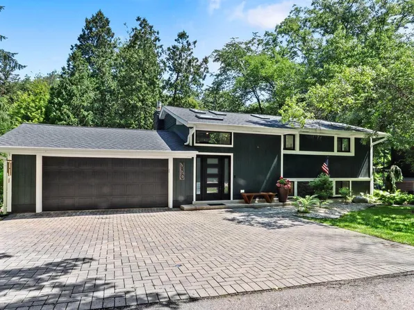 350 S Lower Gardens ROAD, Fontana, WI 53125