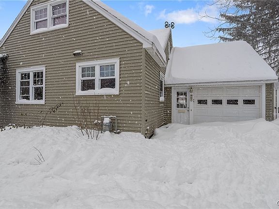 2nd image of 907 Leroy Rd