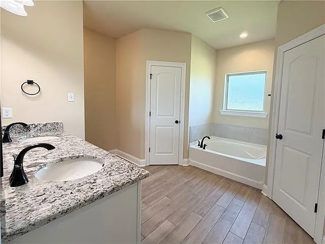 204 Cypress Bnd — Photo 12