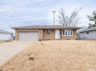 2303 W Westport Rd, Peoria, IL 61615