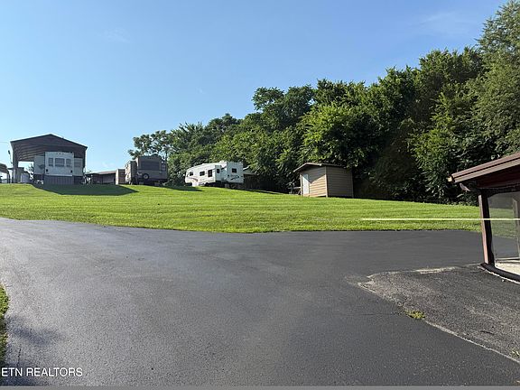 3rd image of 6800 Lakeshore Dr