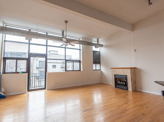 2nd image of 1137 N Wood St APT 3C