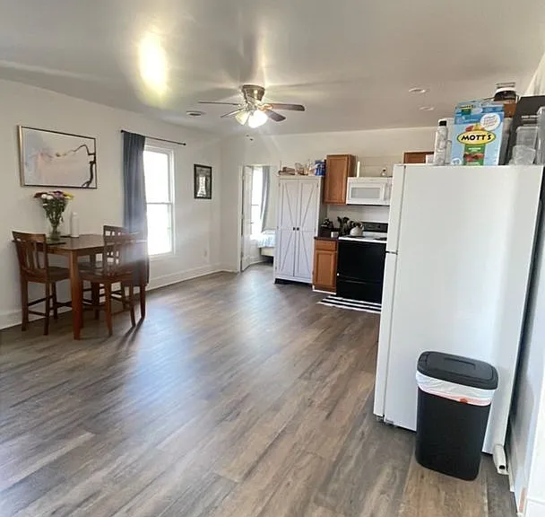 1464 Forest Ave — Photo 10