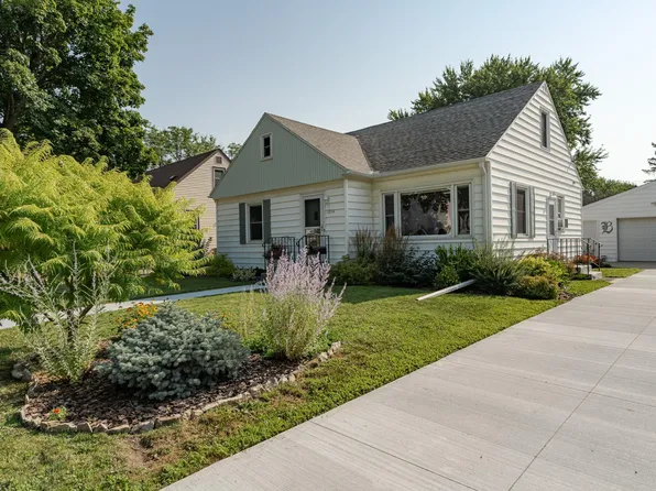 1214 10 1/2 Ave NW, Rochester, MN 55901