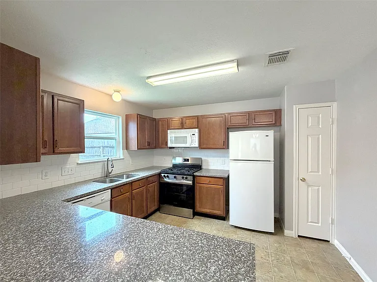 6415 Mountain Pines Ln — Photo 7