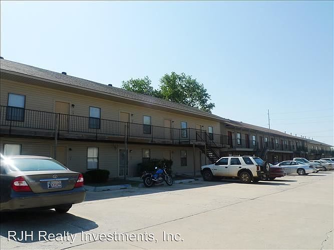 1st image of 1901 E Lindsey St APT 5A