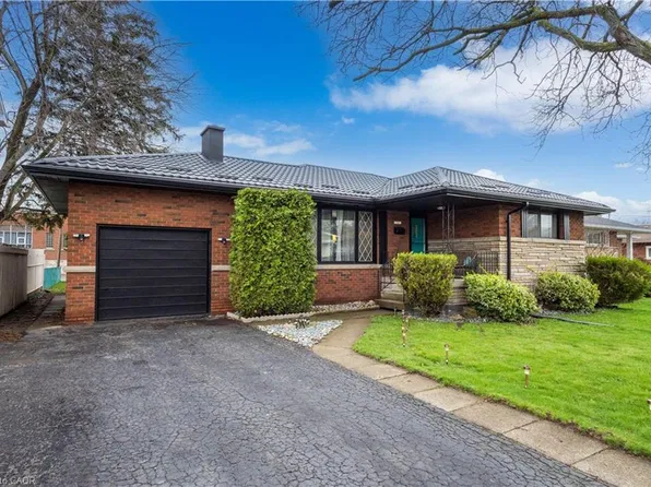 32 Belair Dr, Hamilton, ON L9A 2Z4