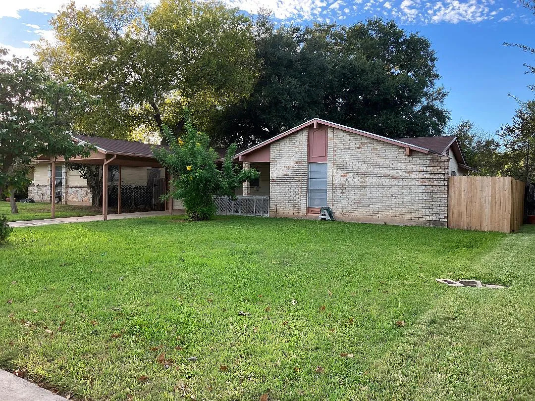 4 bed, 1.5 bath, 1358 sqft, $1,400 — Photo 2