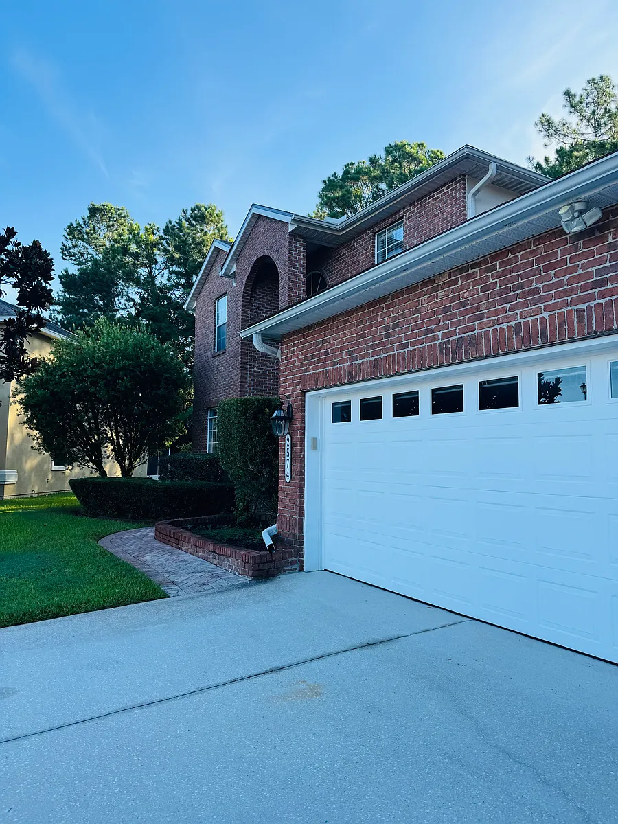 Building Photo - Whispering Pines Dr