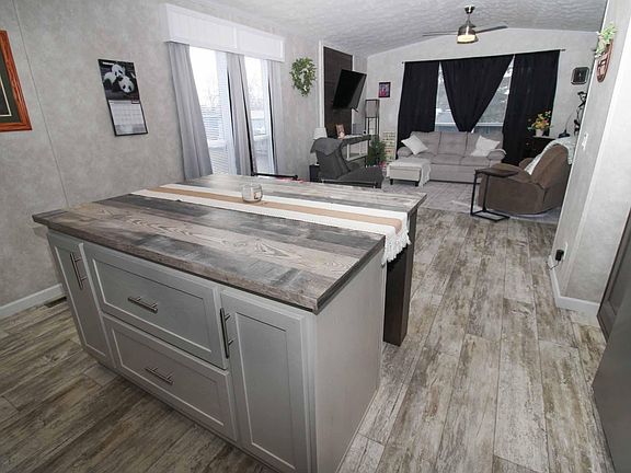 3rd image of 15 Randy Ave NE