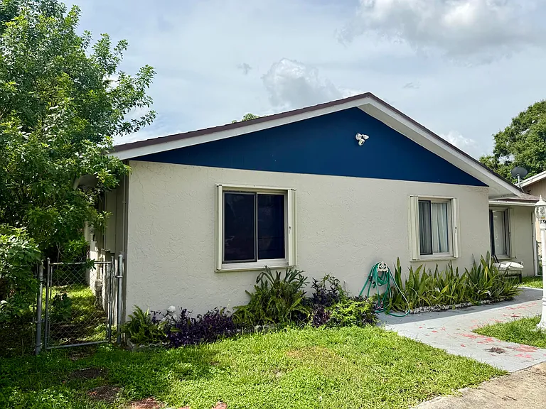 7714 SW 8th Ct — Photo 2