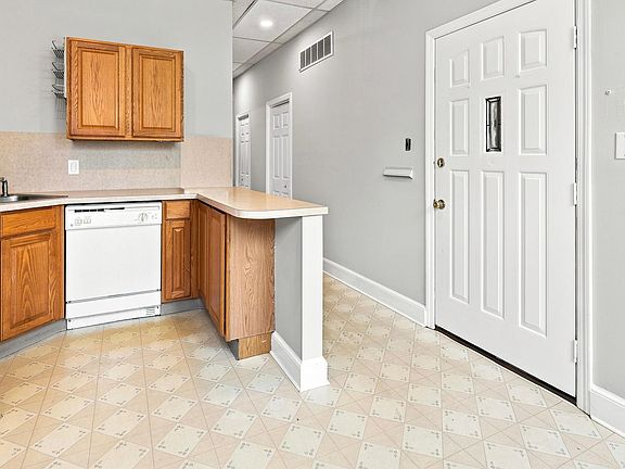 3rd image of 506 W 9th St #A1