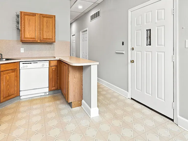 506 W 9th St #A1 — Photo 3