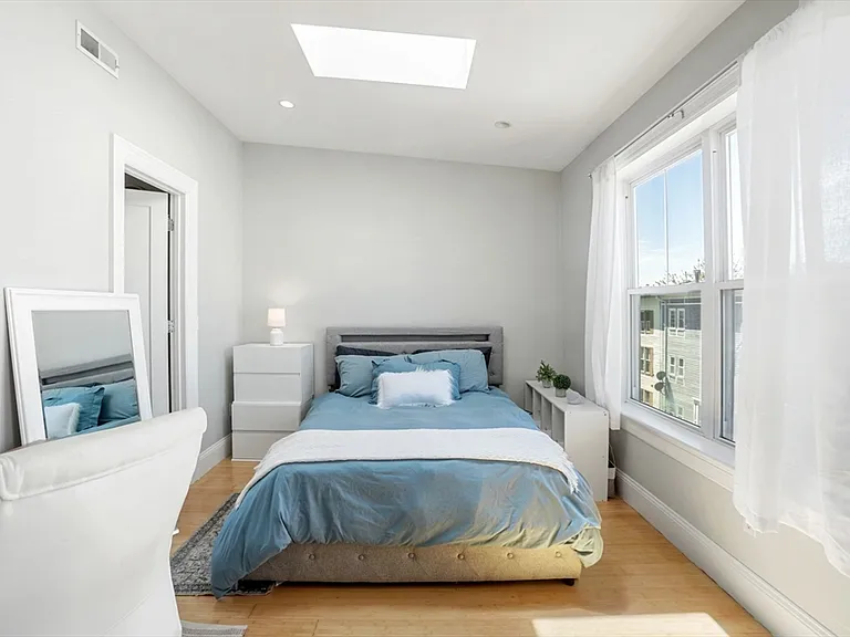 3 Leeds St #3 — Photo 15