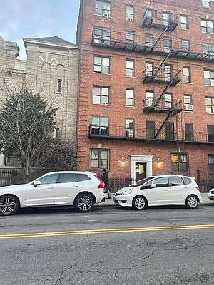 Rented by Artur Gutman, LREB | media 9