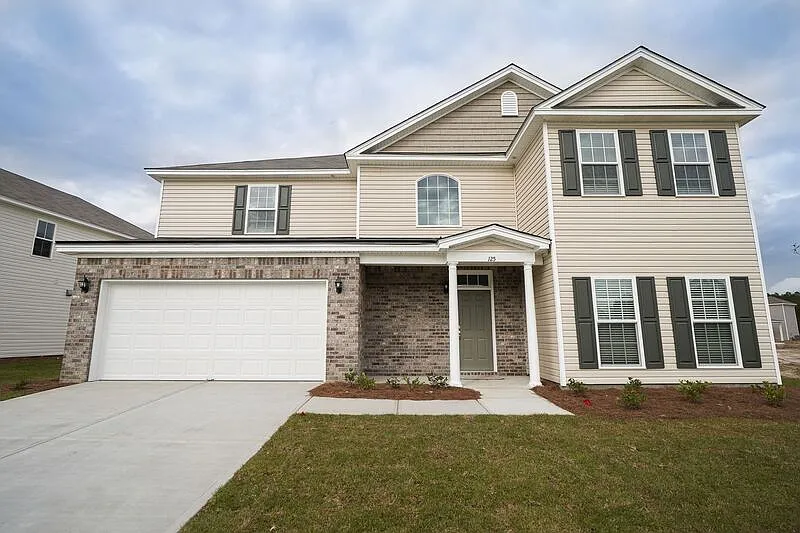 5 bed, 3.5 bath, 3237 sqft, $3,000 — Photo 2