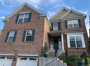 620 Creekside Ln, Fishkill, NY 12524