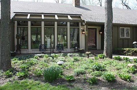 2nd image of 829 Lake Forest