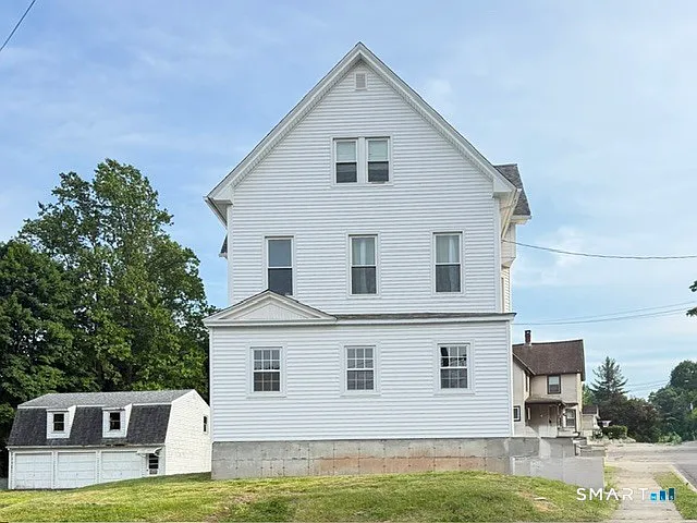 2 bed, 1.0 bath, 1873 sqft, $1,600 — Photo 2