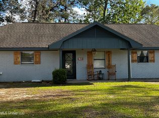 705 E Lakeshore Dr, Carriere, MS 39426