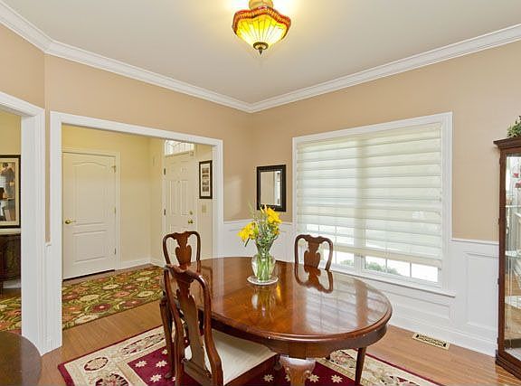 5th image of 572 Pine Grove Pl
