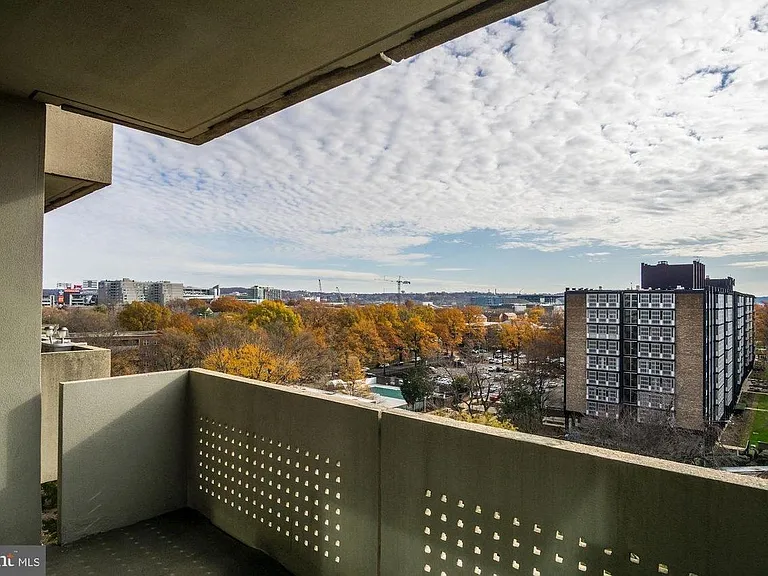 240 M St SW #E708 — Photo 2